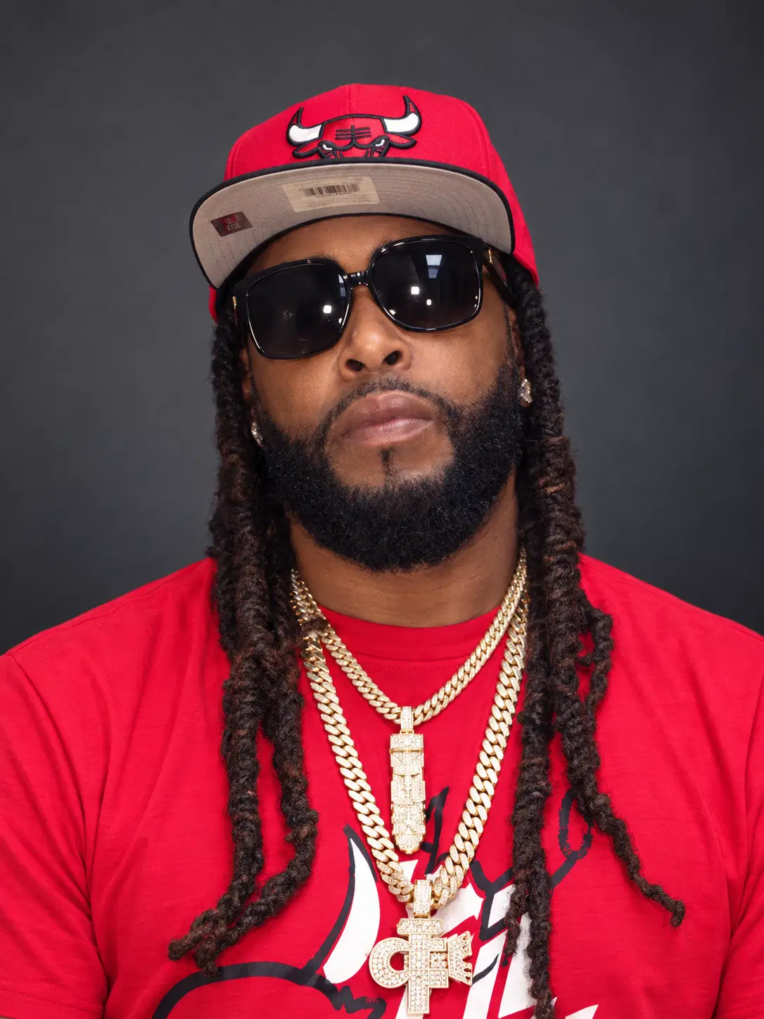 SWIRV C.E.O wearing a red Chicago Bulls cap and sunglasses